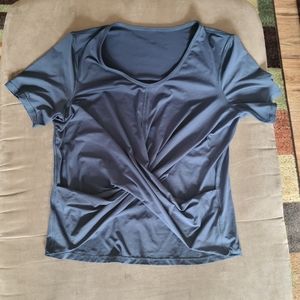 Lululemon Size 6-8 Crescent crop top